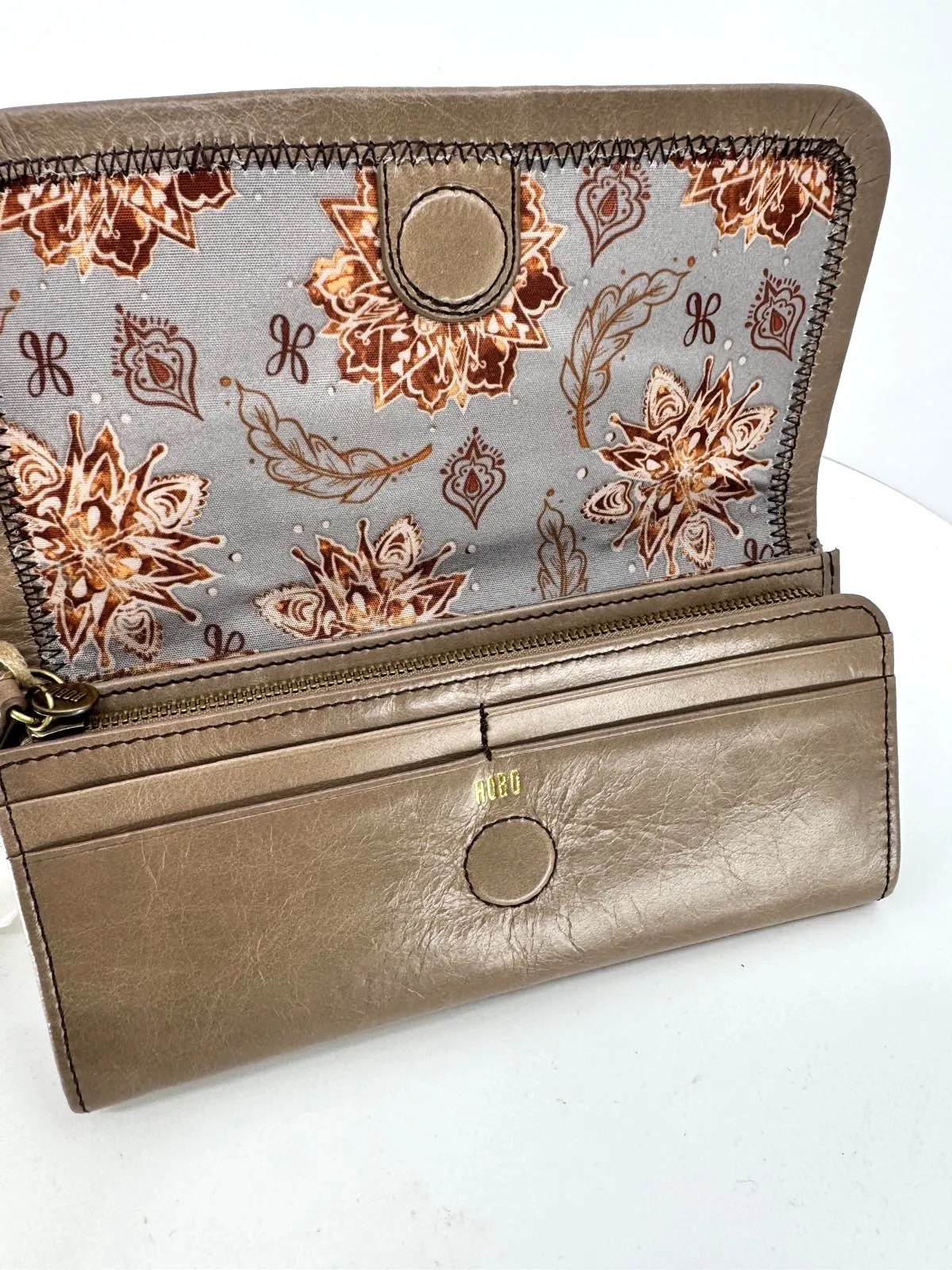 HOBO BELL RIDER STITCHED TRIFOLD LEATHER WALLET