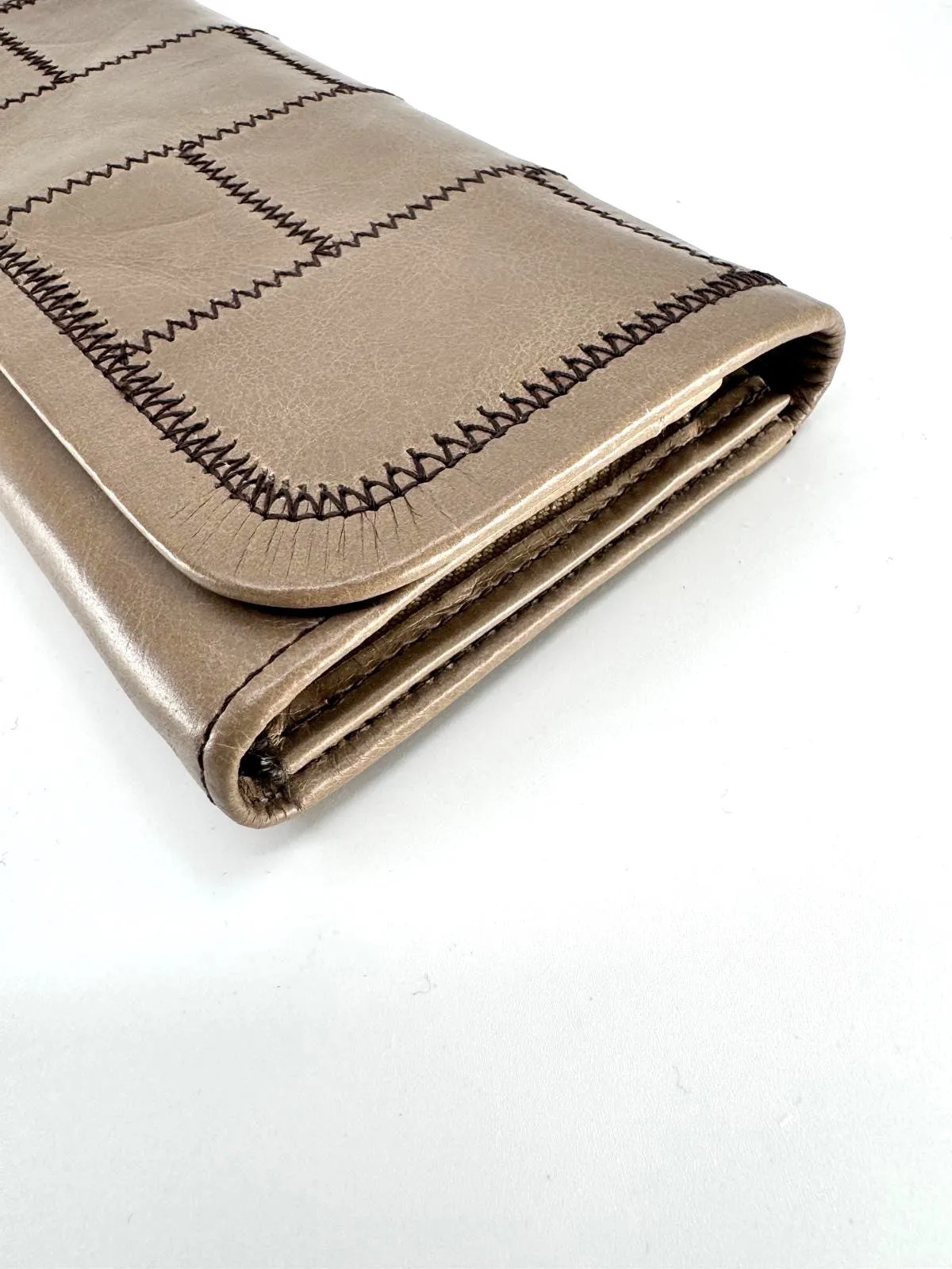 HOBO BELL RIDER STITCHED TRIFOLD LEATHER WALLET