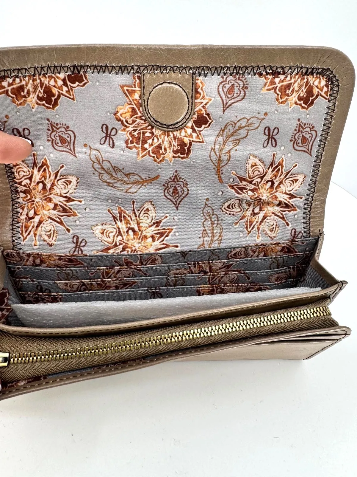 HOBO BELL RIDER STITCHED TRIFOLD LEATHER WALLET