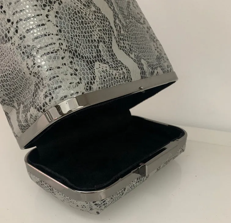 HULET- gray snake print