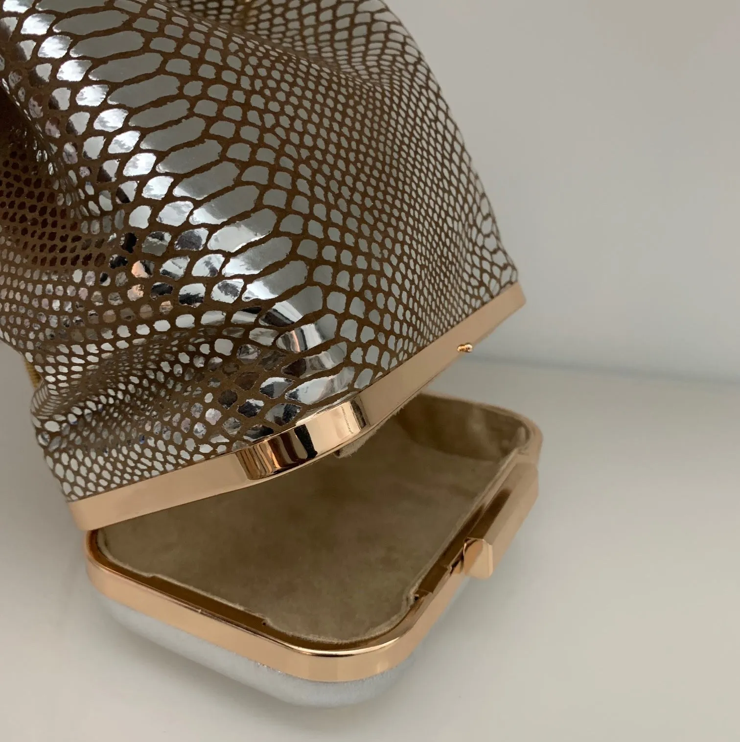 HULET- metallic