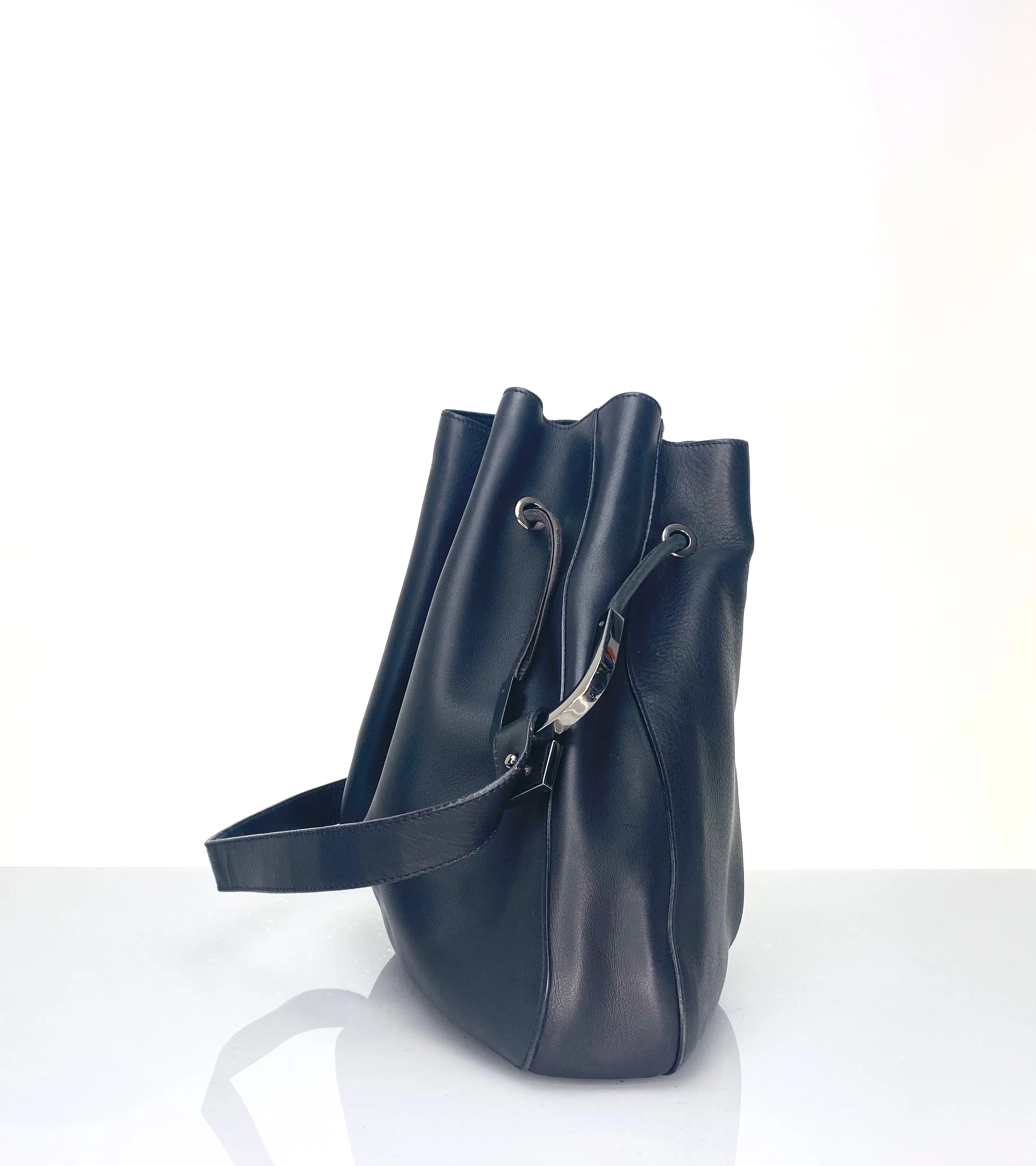 Vintage Gucci Black Leather Drawstring Bucket Bag